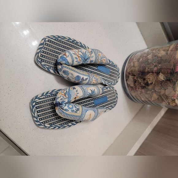 FARM Rio • Palm Tree Printed Navy puffy flip flops sz 8 - Picture 1 of 9